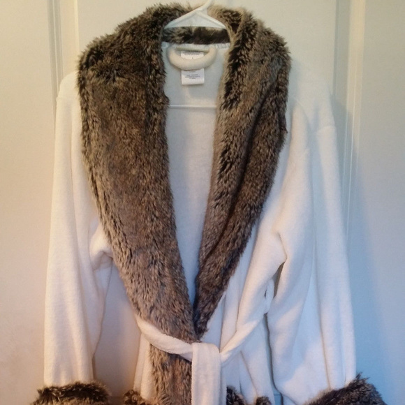 Pottery Barn Intimates Sleepwear Faux Fur Robe Ivorygray Ombre
